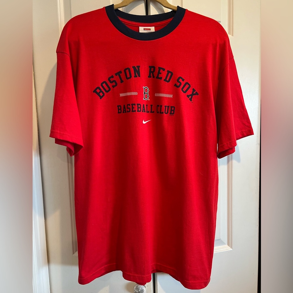 NIKE -BOSTON RED SOX / Red , Short Sleeve T-Shirt - Like New !
